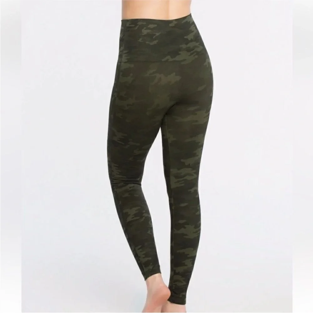Women’s M Spanx Look At Me Now Green Camo Seamless‎ Leggings - Picture 2 of 11